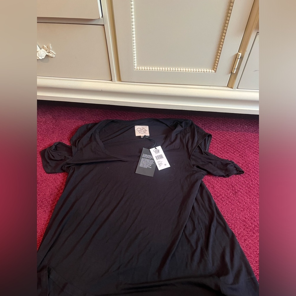 Chaser Top / tee L NWT black L with open shoulder host pick - Picture 6 of 13